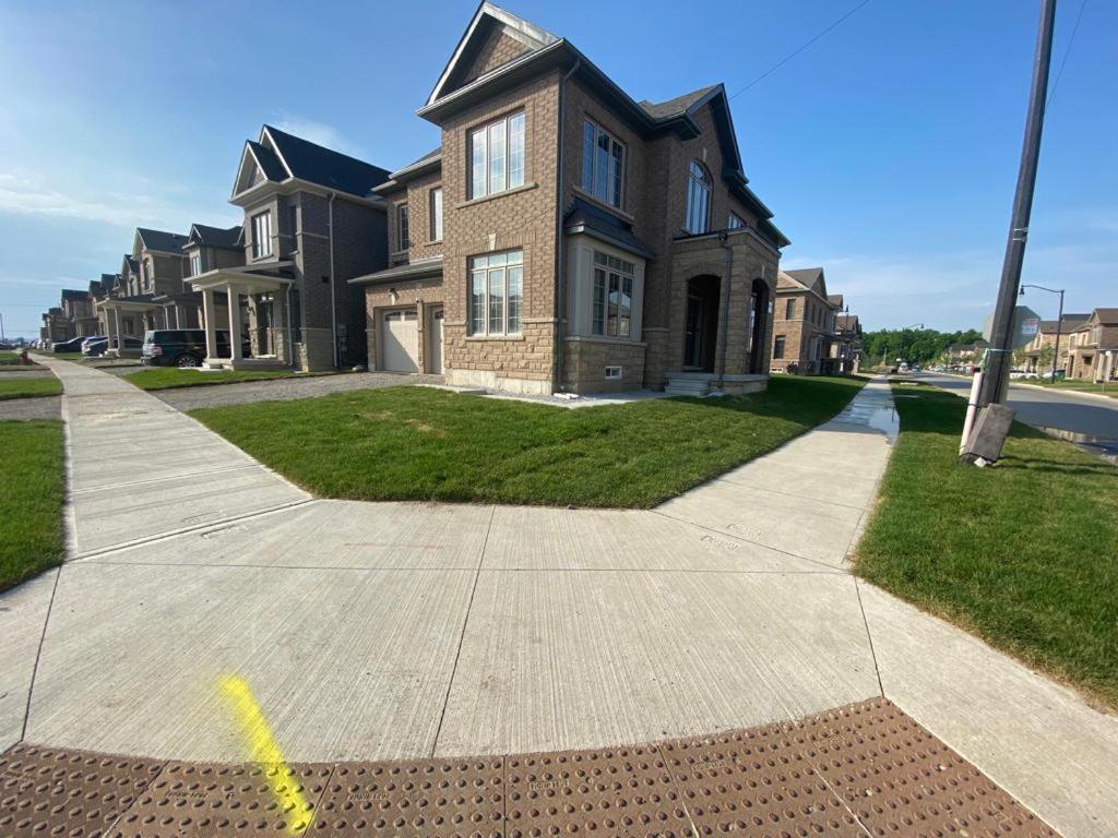537 Veterans Dr Brampton On L7A 0C4 Villa Ngoại thất bức ảnh