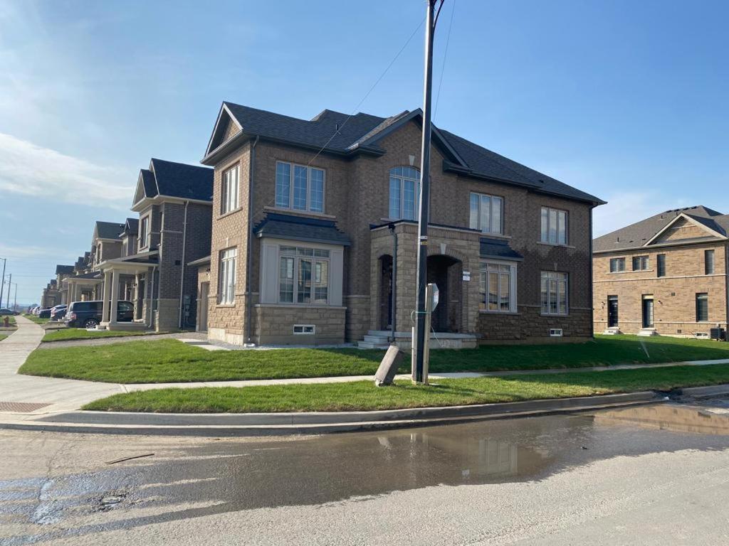 537 Veterans Dr Brampton On L7A 0C4 Villa Ngoại thất bức ảnh